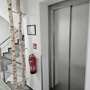 Dreibettzimmer für Gäste mit Behinderungen